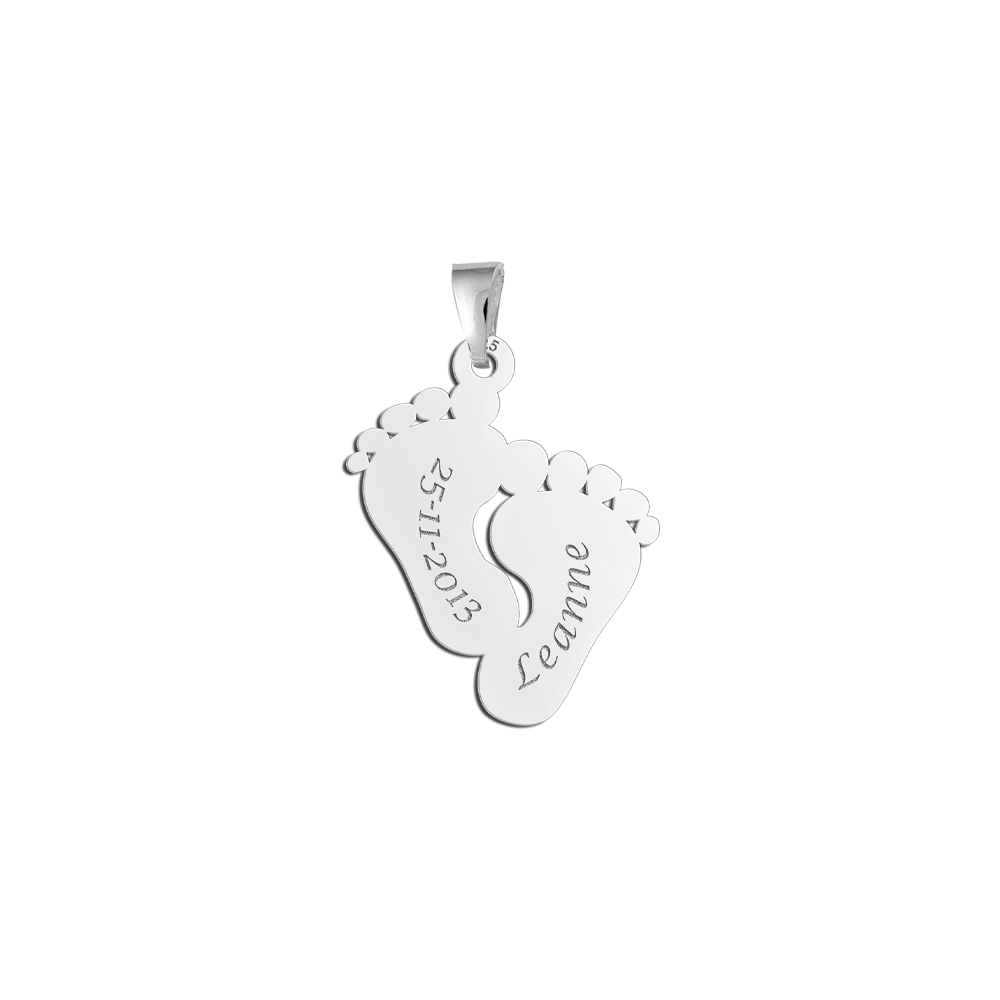 Zilveren mama hanger met twee voetjes Zilveren mama hanger met twee voetjes