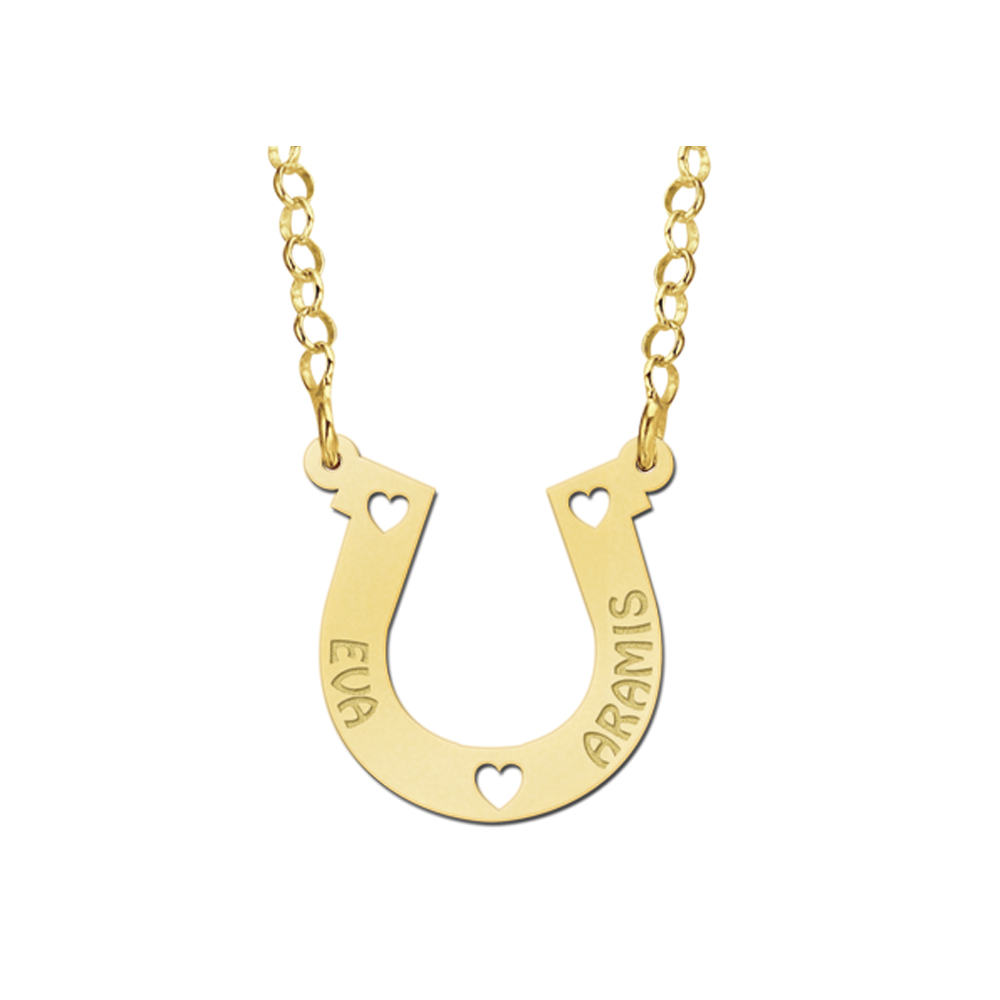 Gouden ketting met hoefijzer en twee namen.