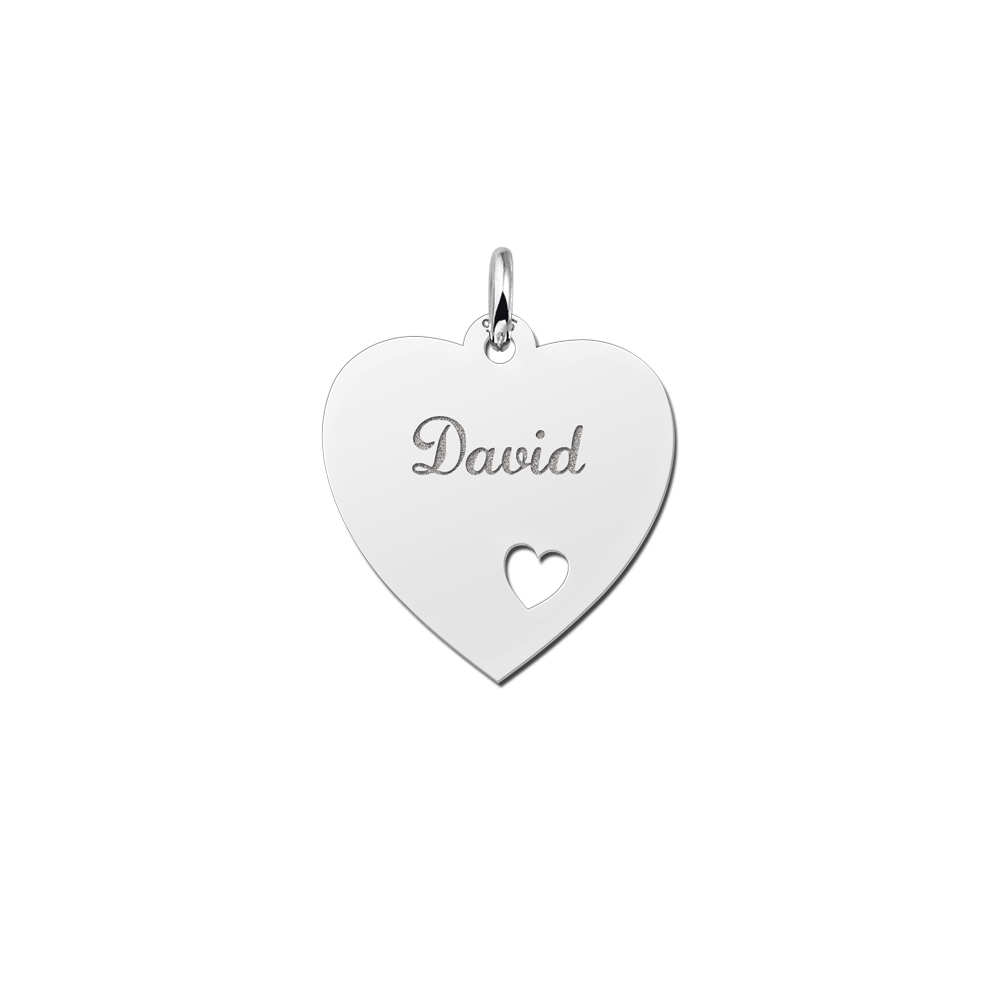 Zilveren hart hanger met naam . Zilveren hart hanger met naam .