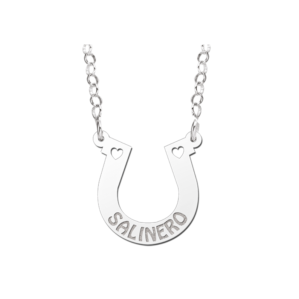 Zilveren hoefijzer ketting met naam. Zilveren hoefijzer ketting met naam.